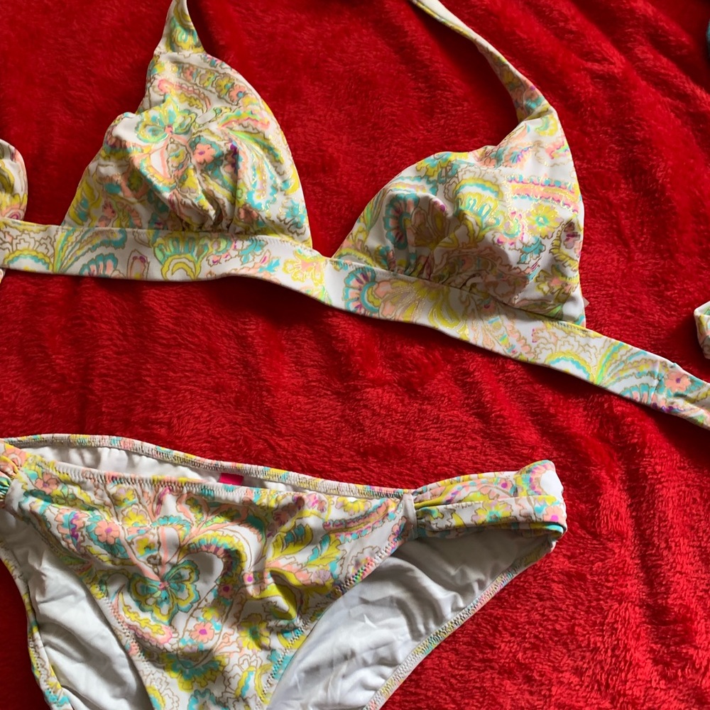 Bathing suit - Picture 2 of 3